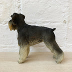 Graue deutsche Schnauzer-Hundefigur