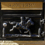 Viktorianischer glänzender roter Briefkasten