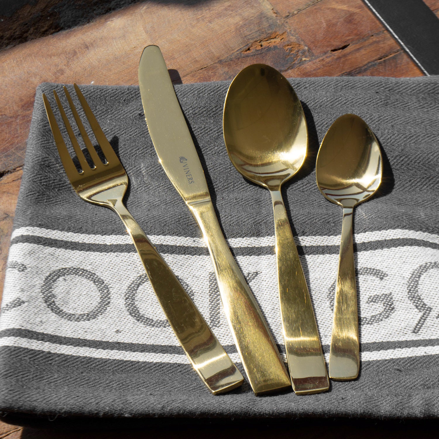 Viners Gold 16 Piece Cutlery Set