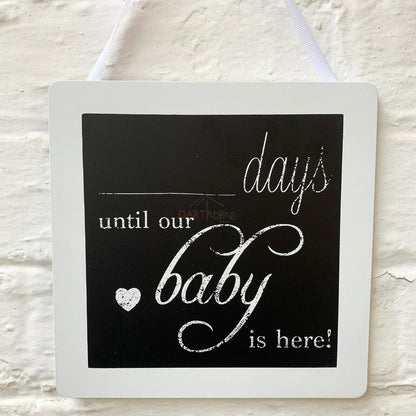 Hängendes Baby-Countdown-Tafelschild
