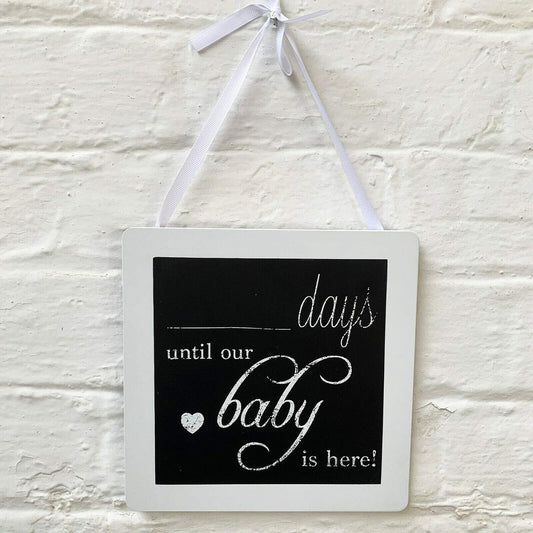 Hängendes Baby-Countdown-Tafelschild