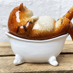 Ingwer-fette Katze im Bad-Ornament
