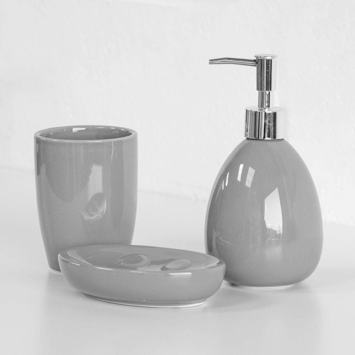 Glossy Ceramic Set Of 3 Bathroom Accessories