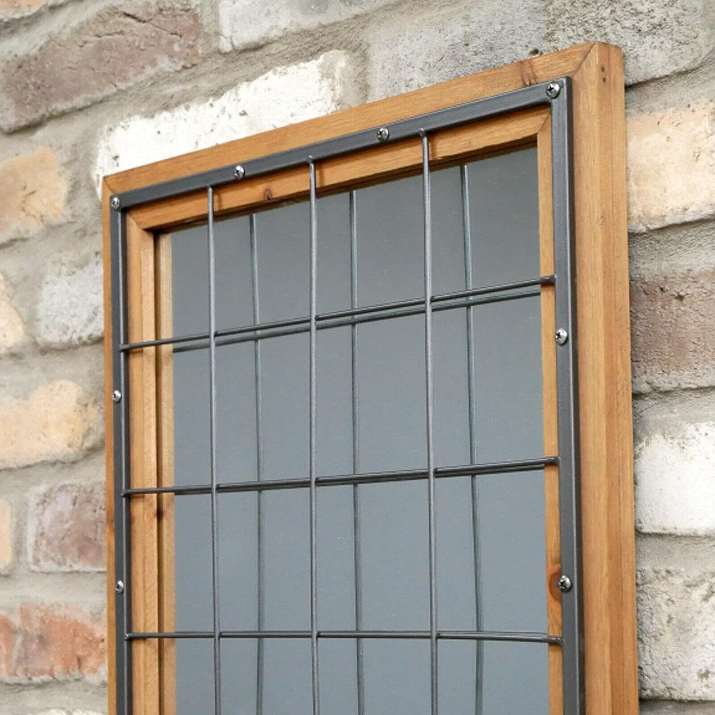 Quadratischer Wandspiegel mit Käfig