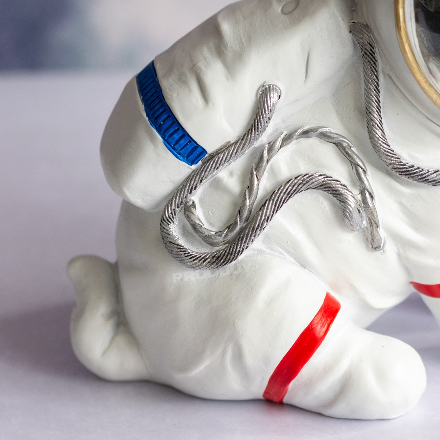 Weißer Space Dog Mops Ornament