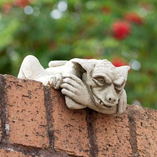 Steinguckende Gremlin-Gartenstatue, 18 cm