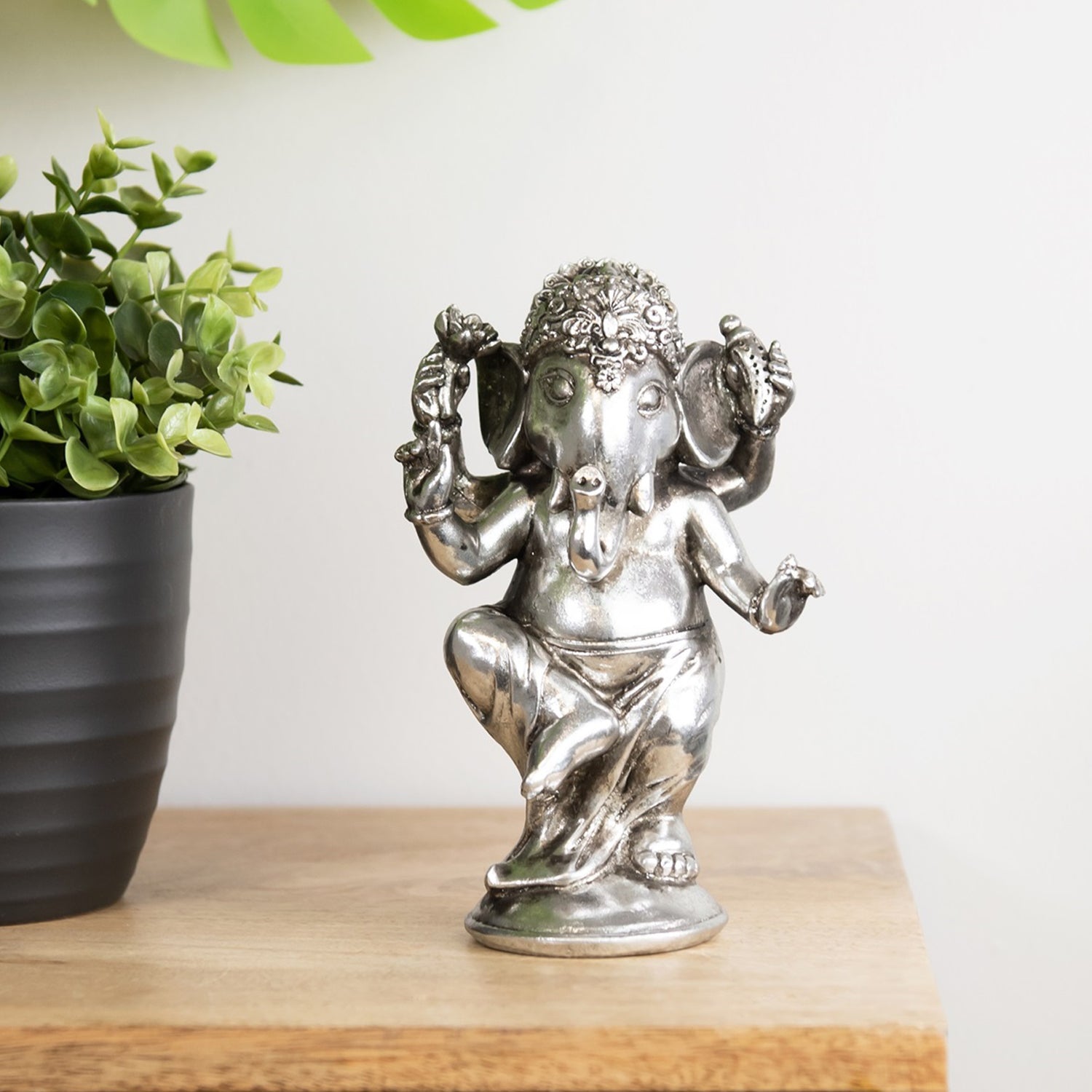 Silberner tanzender Ganesh-Elefant