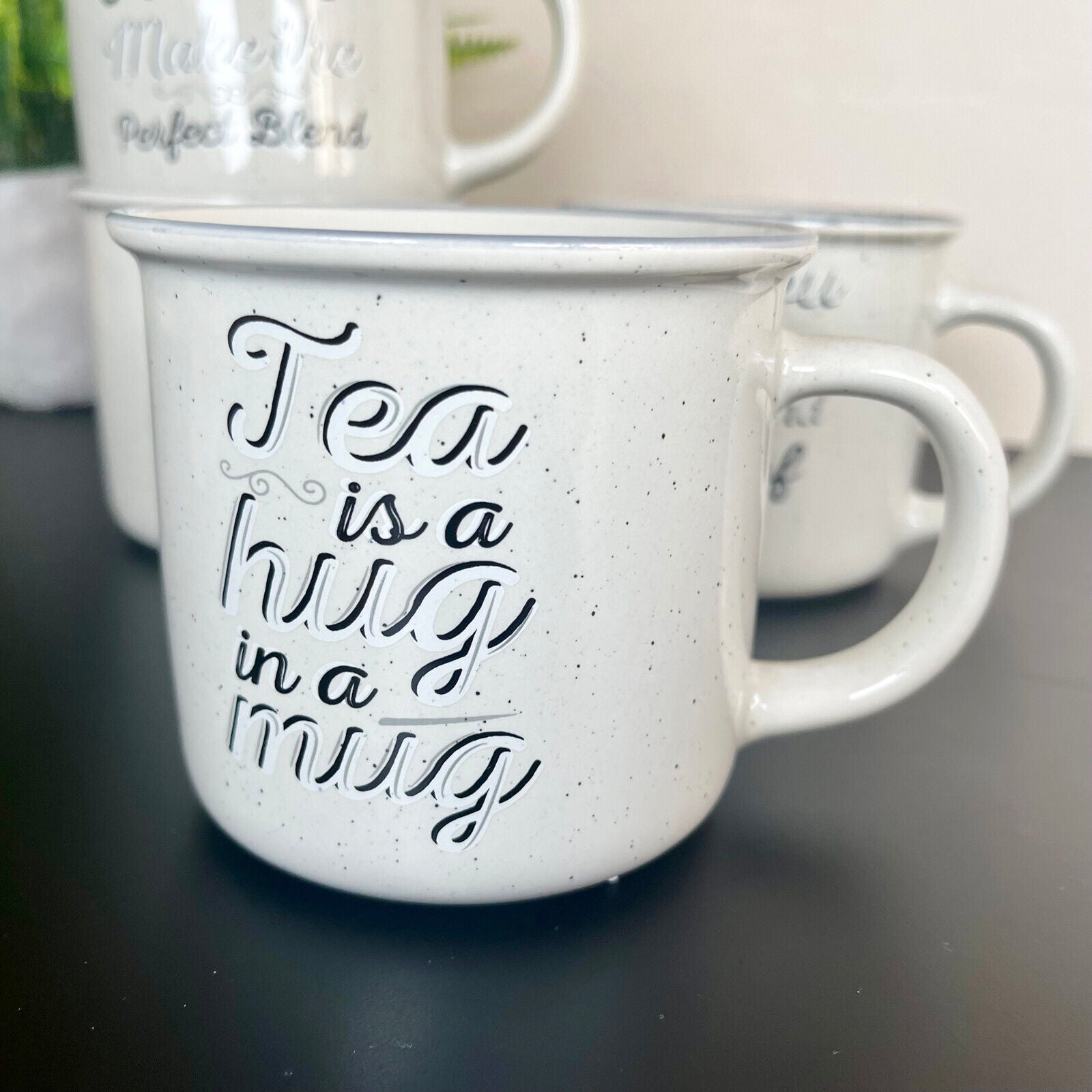 Gesprenkeltes Tassen-Set mit Slogan-Schriftzug, 400 ml
