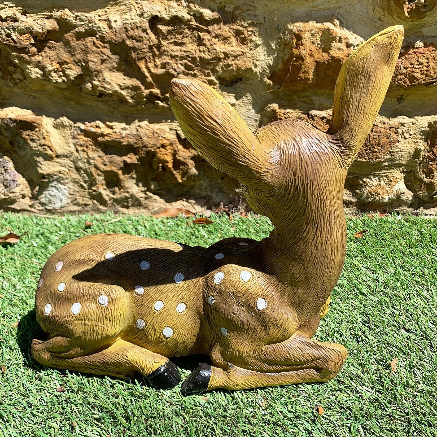Gefleckte gelbe Hirschgartenskulptur