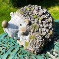 Igel mit Baby-Gartenskulptur