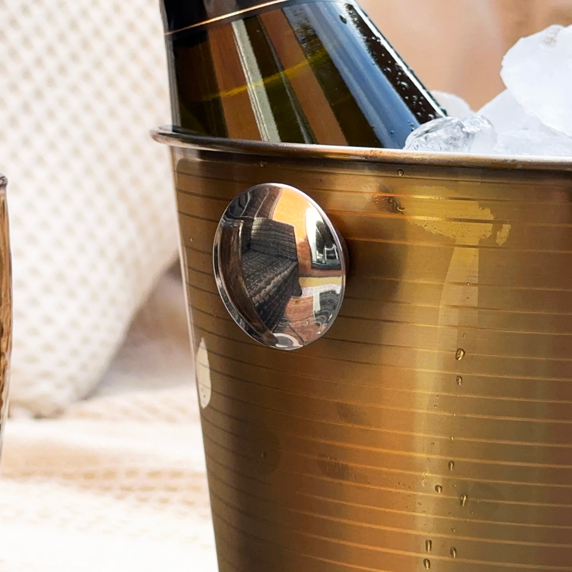 Goldfarbener Champagnerkübel aus Edelstahl