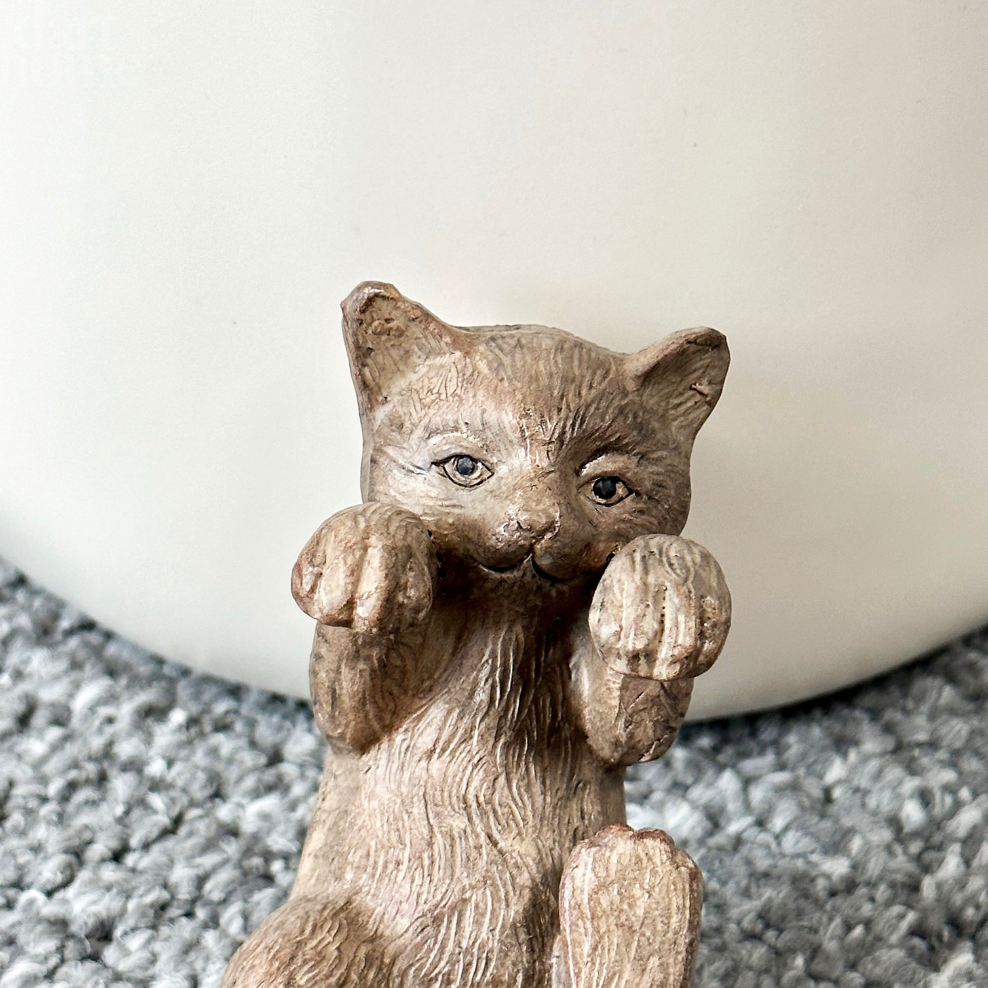 Brauner Katzentopf-Aufhänger