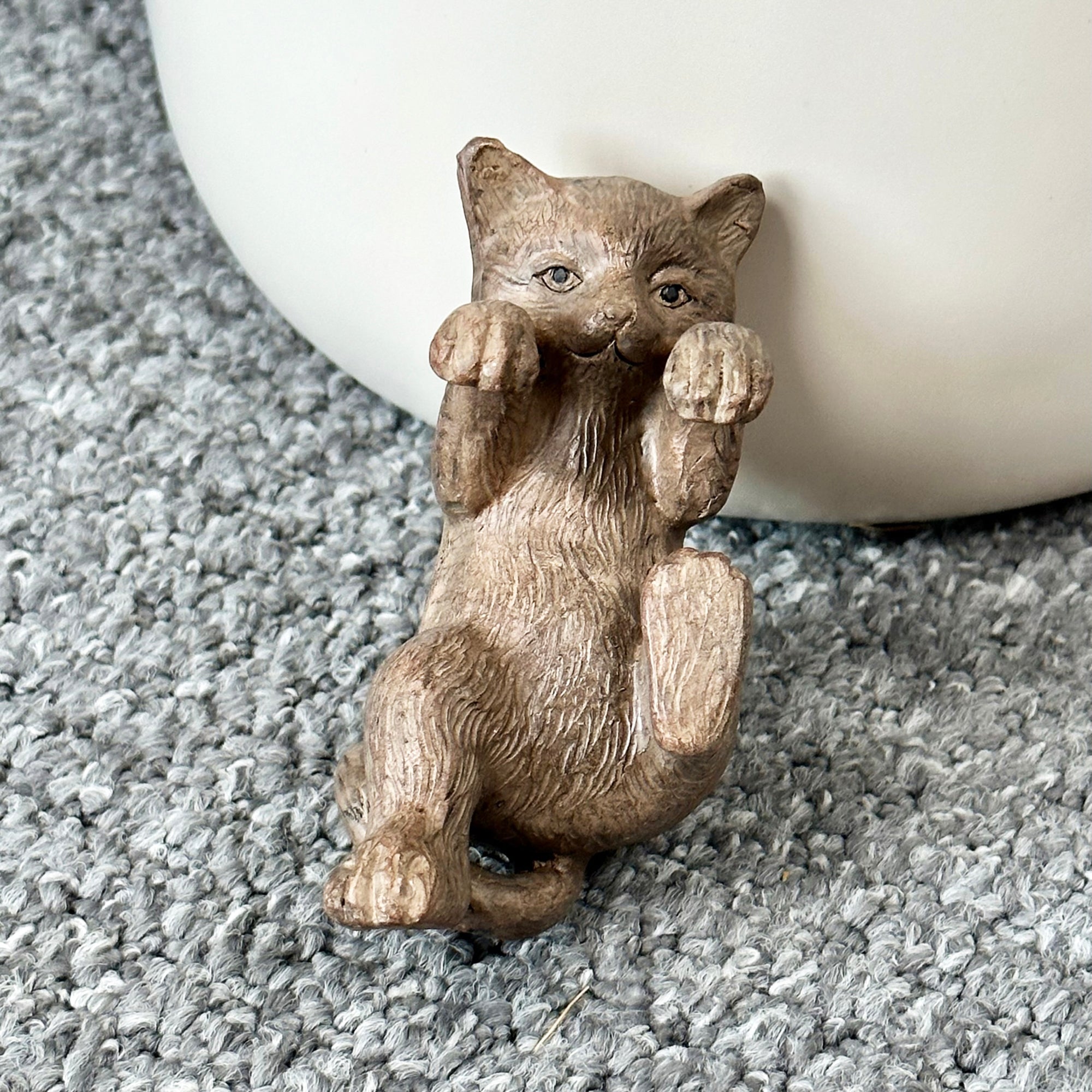Brauner Katzentopf-Aufhänger