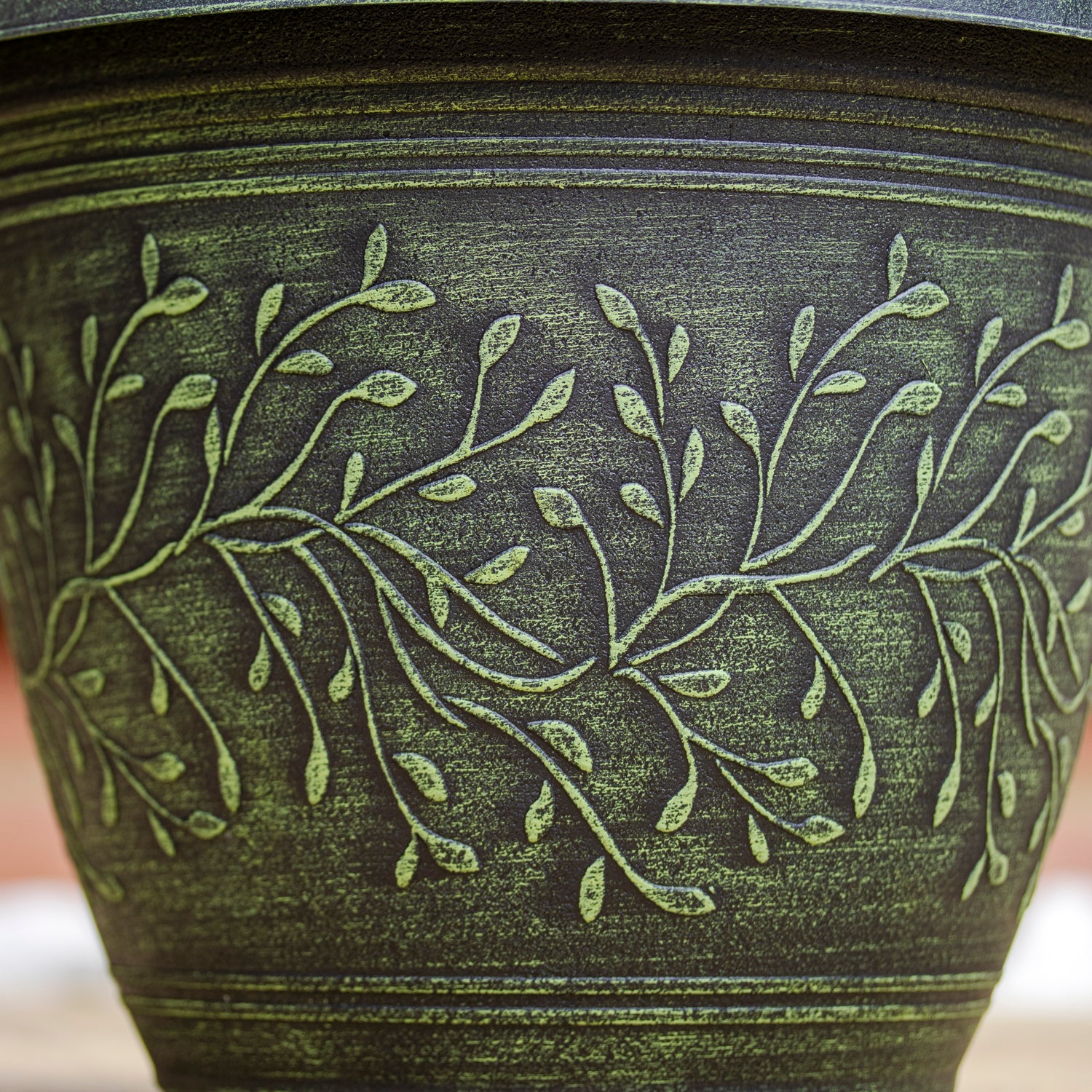 Round Verdigris Leaf Vine Planter