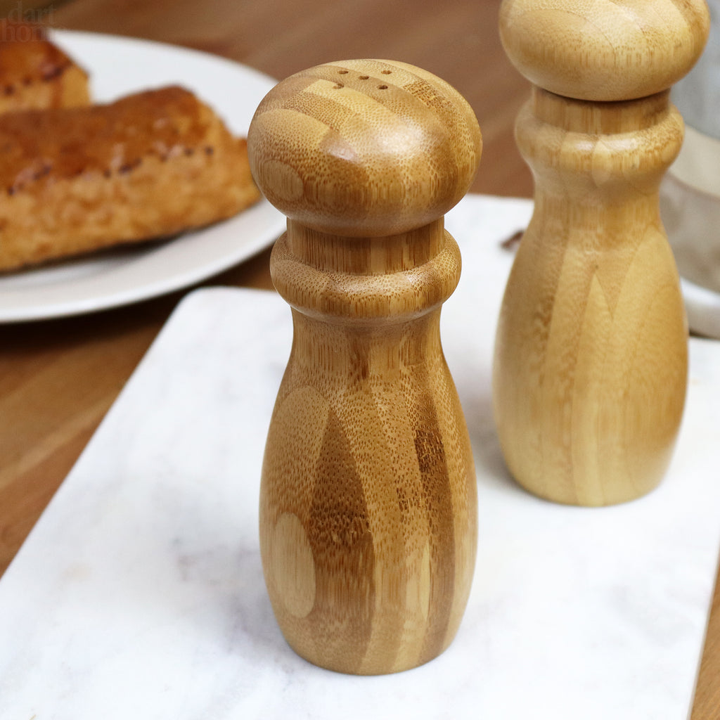 Hohe Salz- und Pfeffermühlen aus Holz