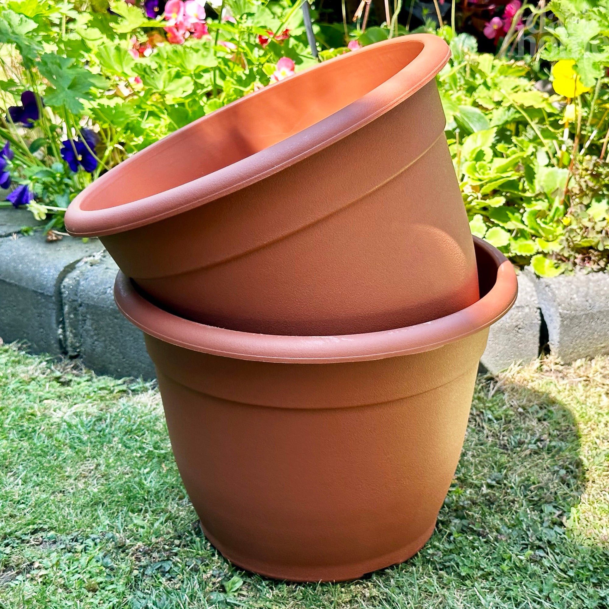 Set Of 2 Terracotta Plastic Planters 9.5L