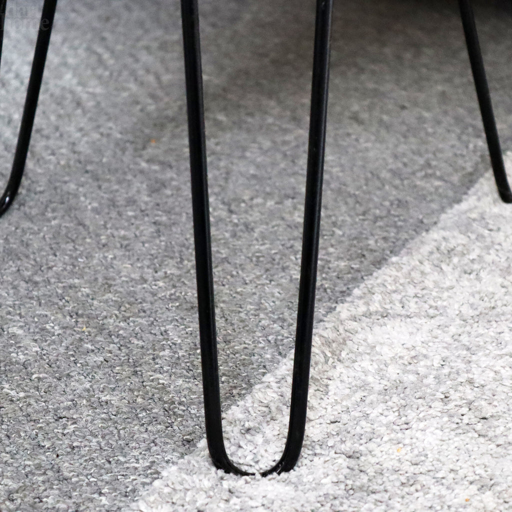 Teak-Wurzeltisch mit schwarzen Metallbeinen