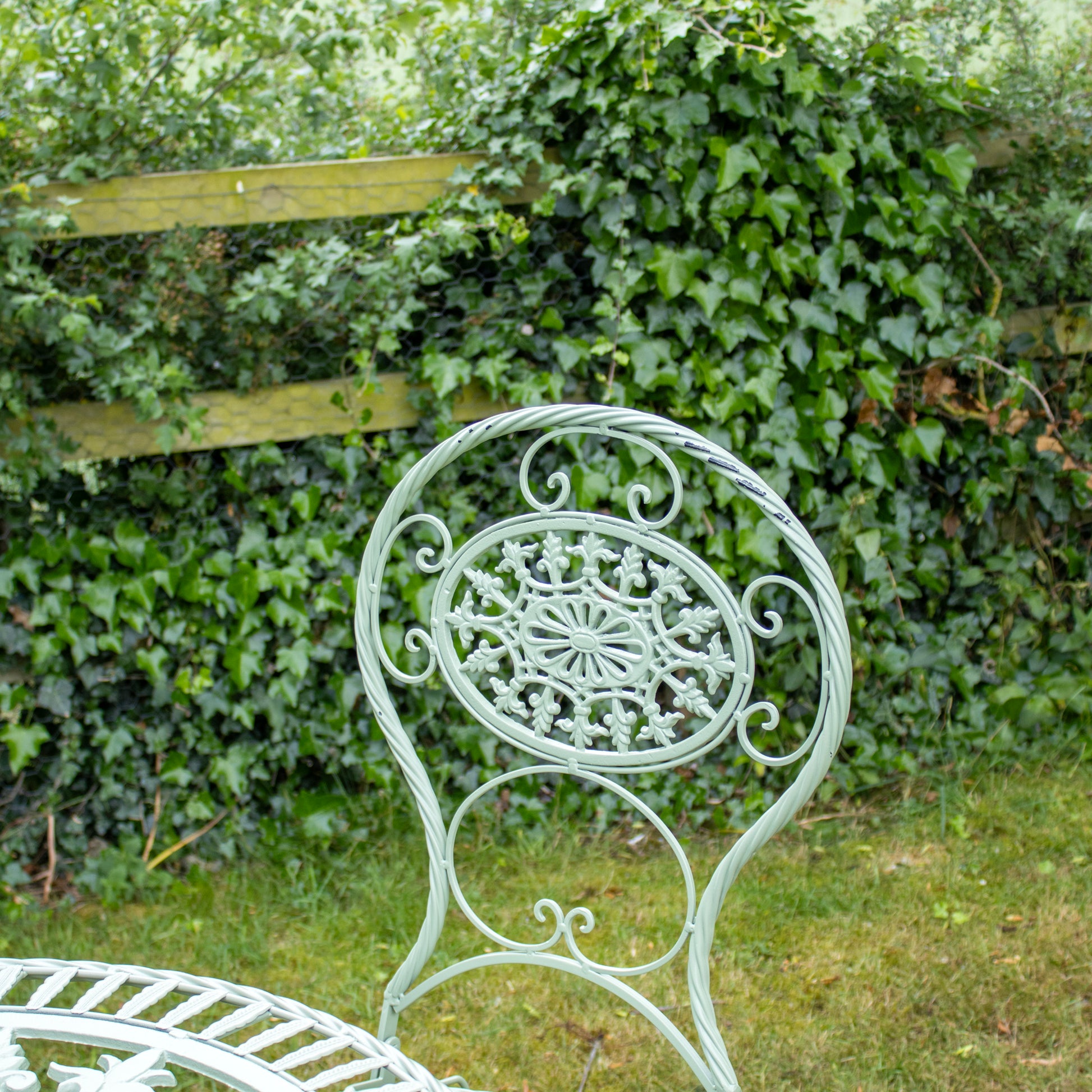 3-teiliges weißes ovales Garten-Bistro-Set