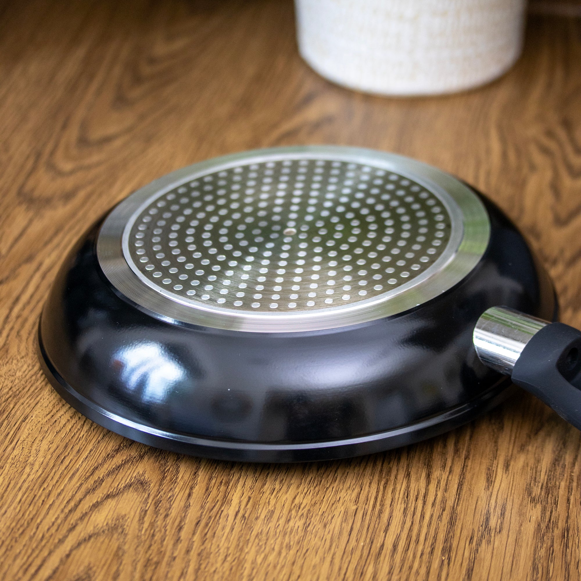 Set Of 2 Essentials Non-stick Frying Pans