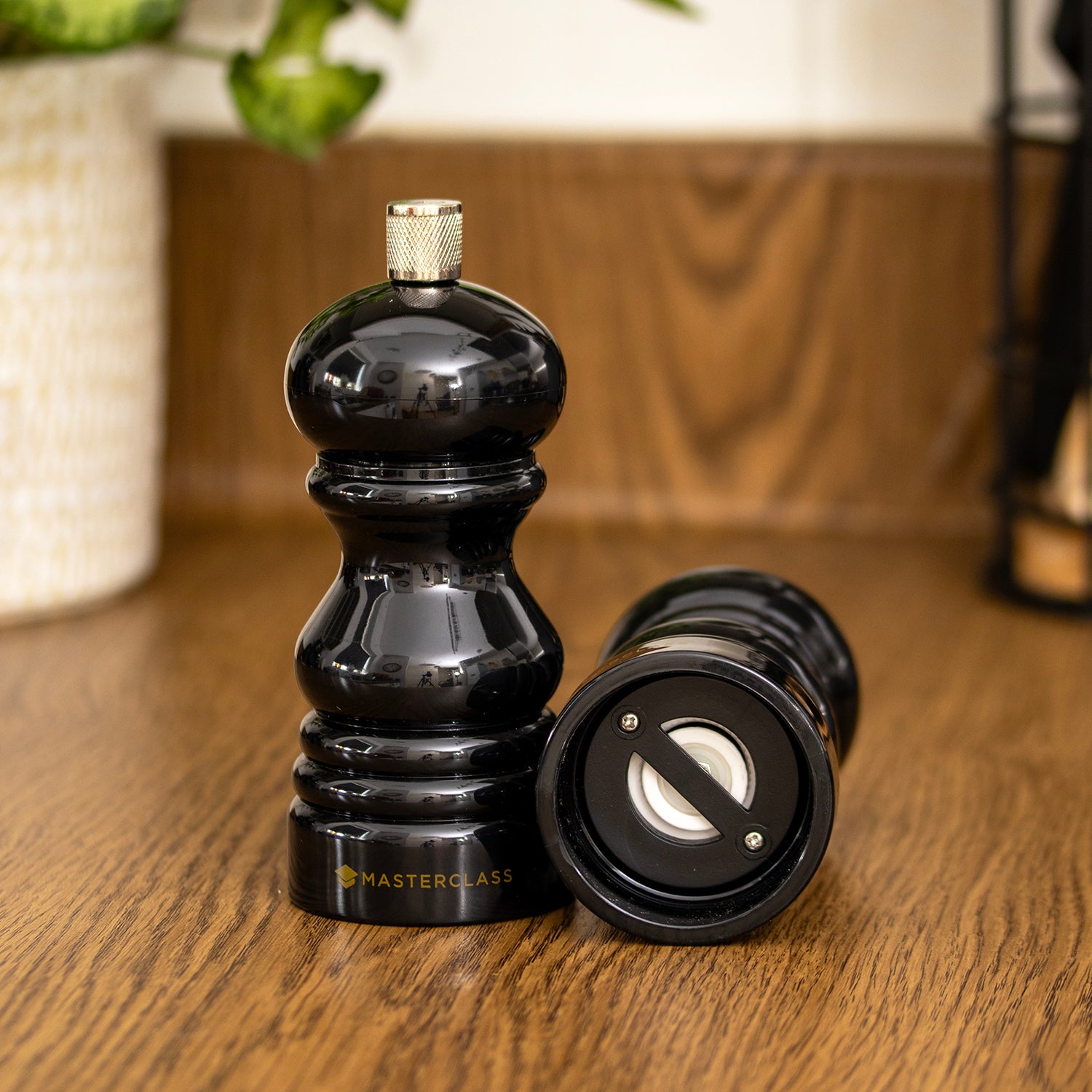 Set Of 2 Glossy Black Salt & Pepper Mills
