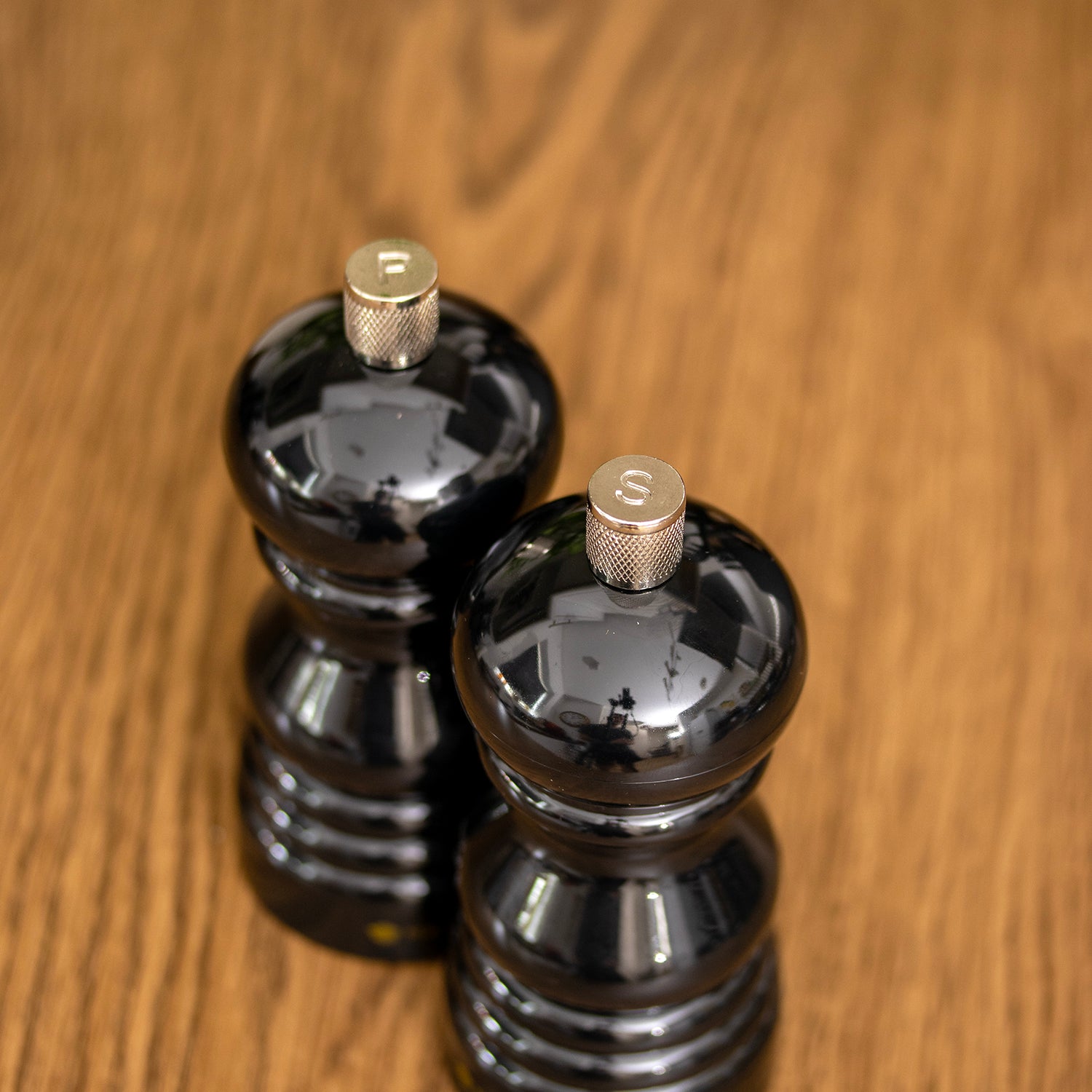 Set Of 2 Glossy Black Salt & Pepper Mills