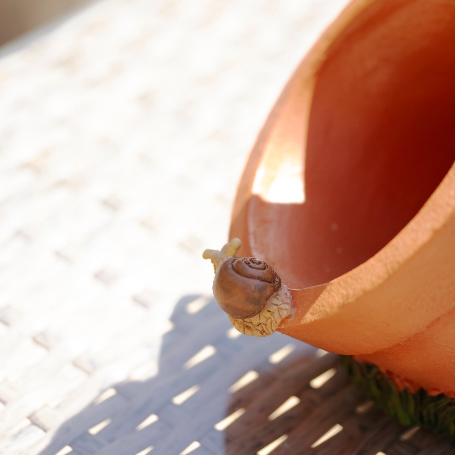 Vogelhäuschen „Robin On Plant Pot“.