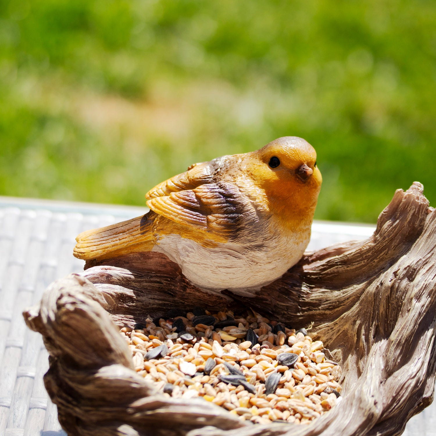 Robin on Nest Resin Bird Feeder