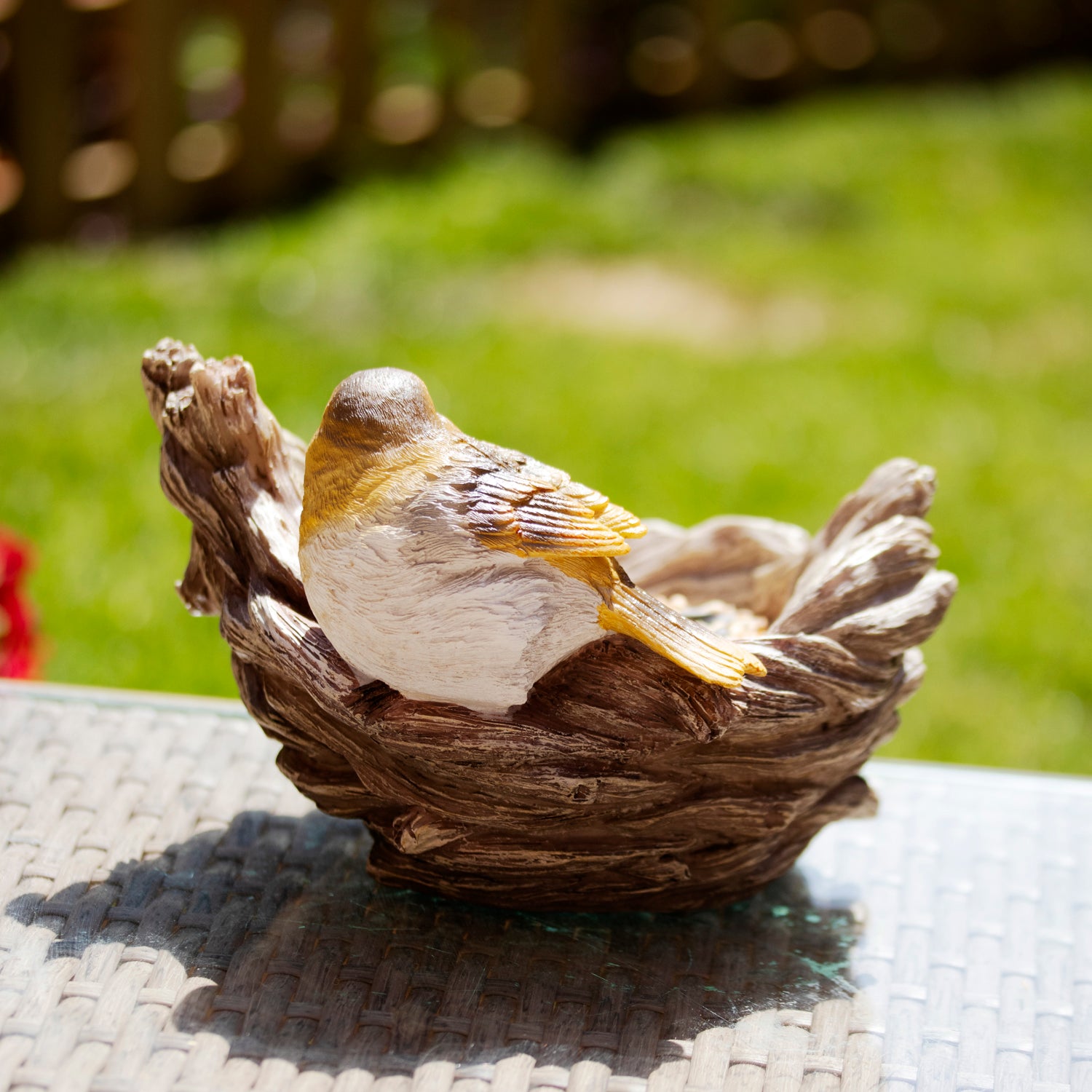 Robin on Nest Resin Bird Feeder