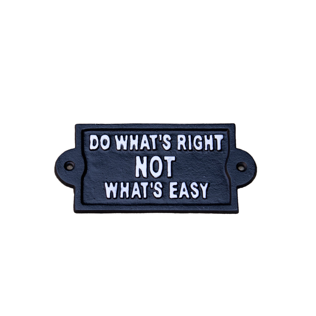 Wandschild aus schwarzem Gusseisen mit der Aufschrift „Do What Is Right“.