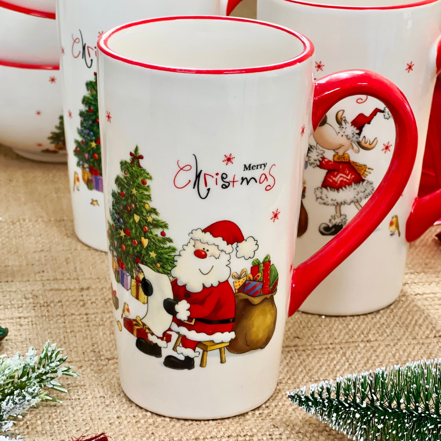 Set mit 3 großen Latte-Tassen „Merry Christmas“.