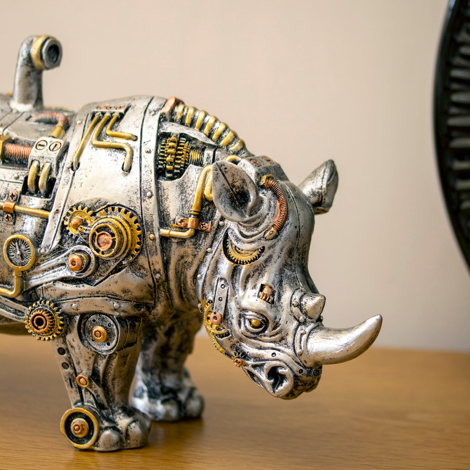 Stehendes Steampunk-Nashorn-Ornament
