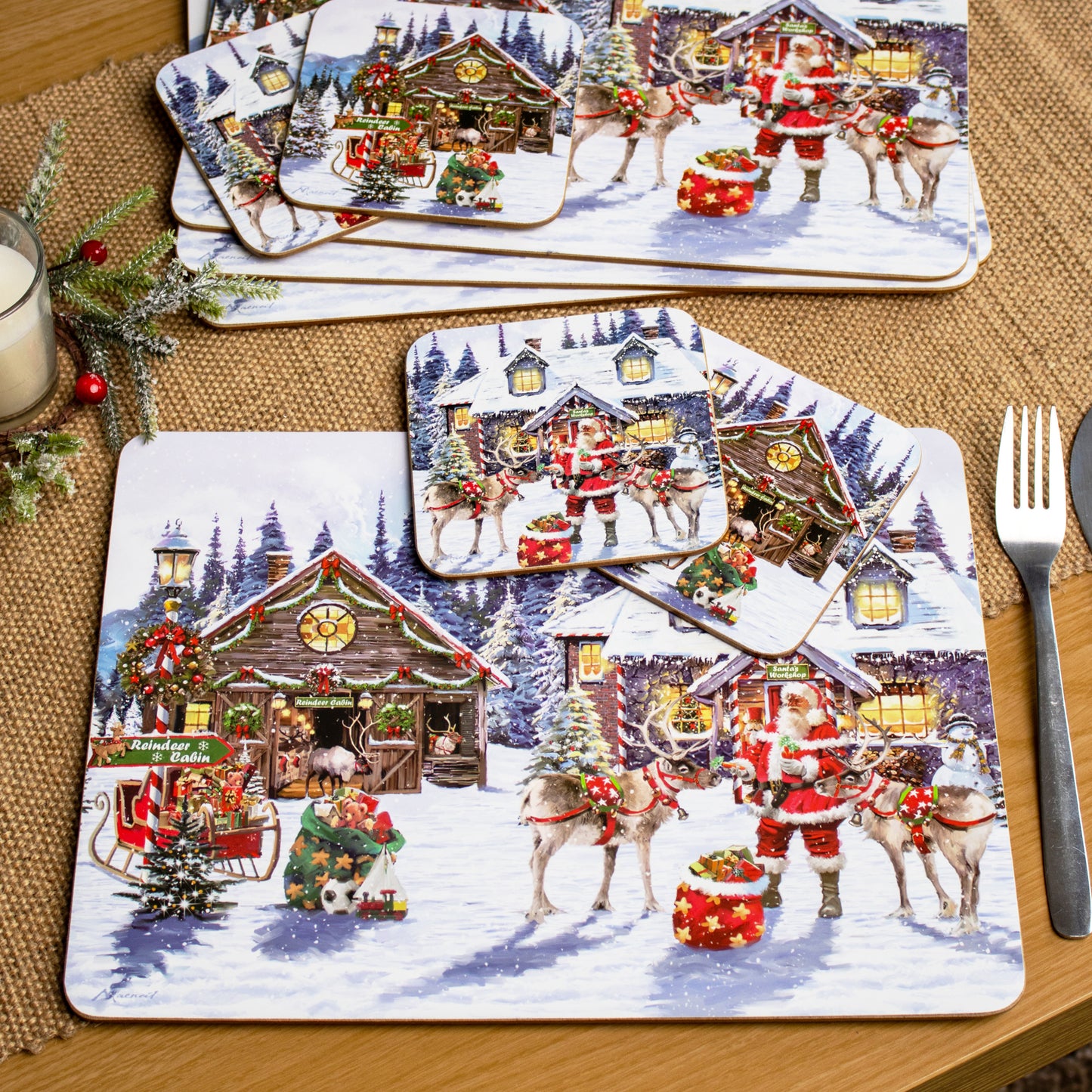 Set mit 4 Weihnachtsmann-Tischsets und Untersetzern