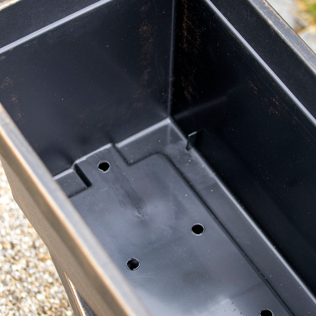 66 cm großer, gebürsteter, schwarzer Blumenkasten