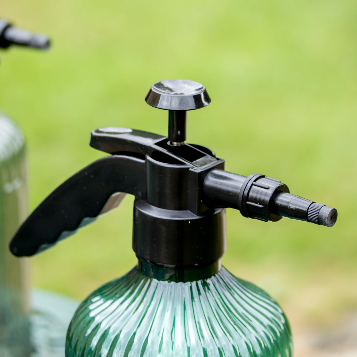 Ribbed Pump Action Pressure Sprayer 2 Litre
