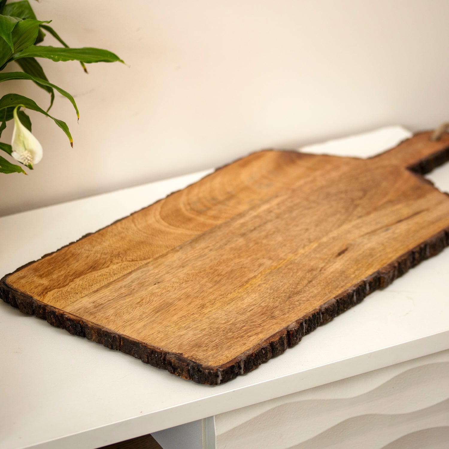 Tree Bark Edge Chopping Board