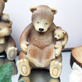 Lesende Bärenfigur von Bruno und Beau