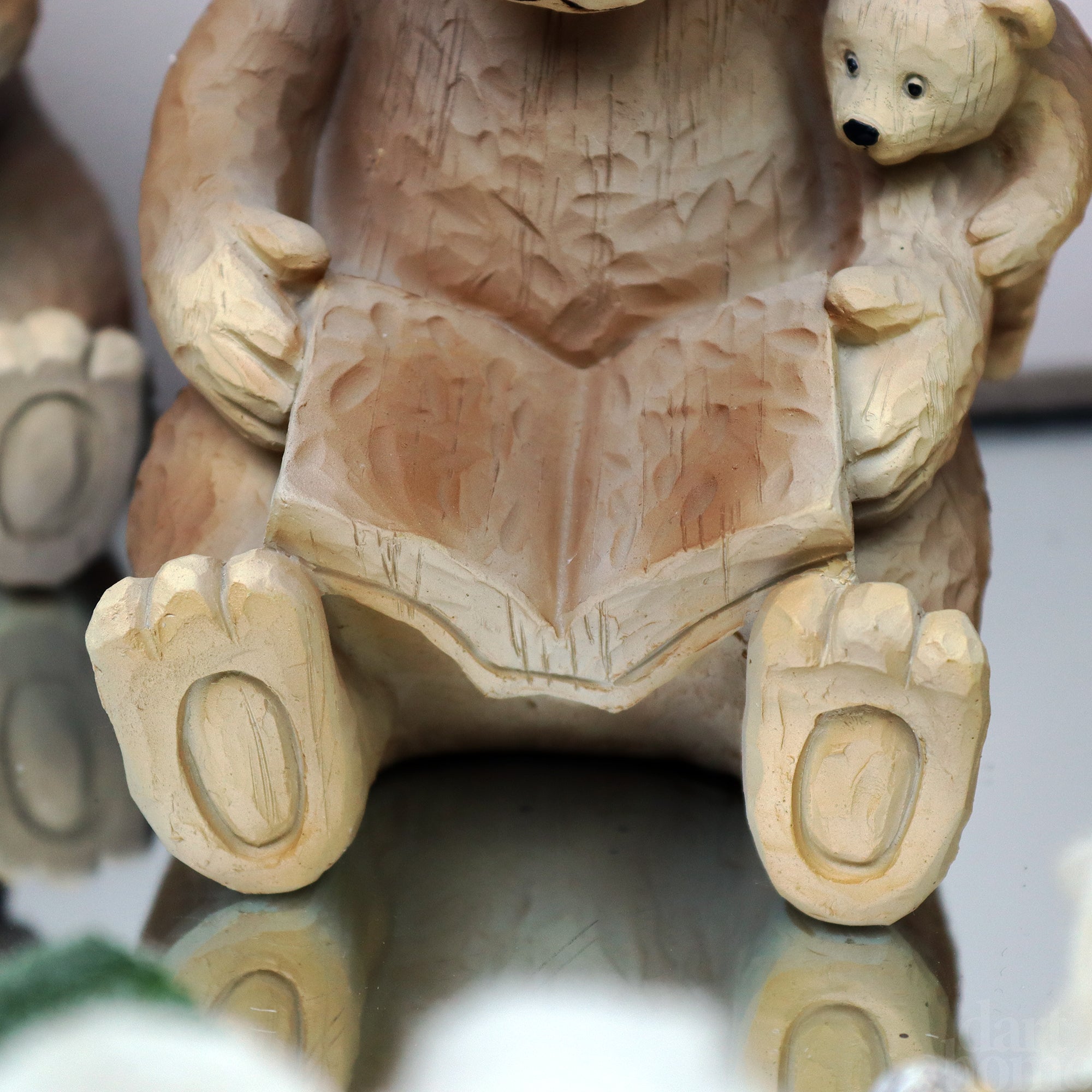 Lesende Bärenfigur von Bruno und Beau