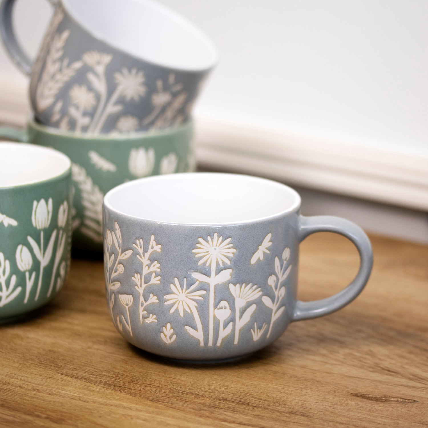 Set Of 4 Tulip & Daisy Flower Meadow Mugs