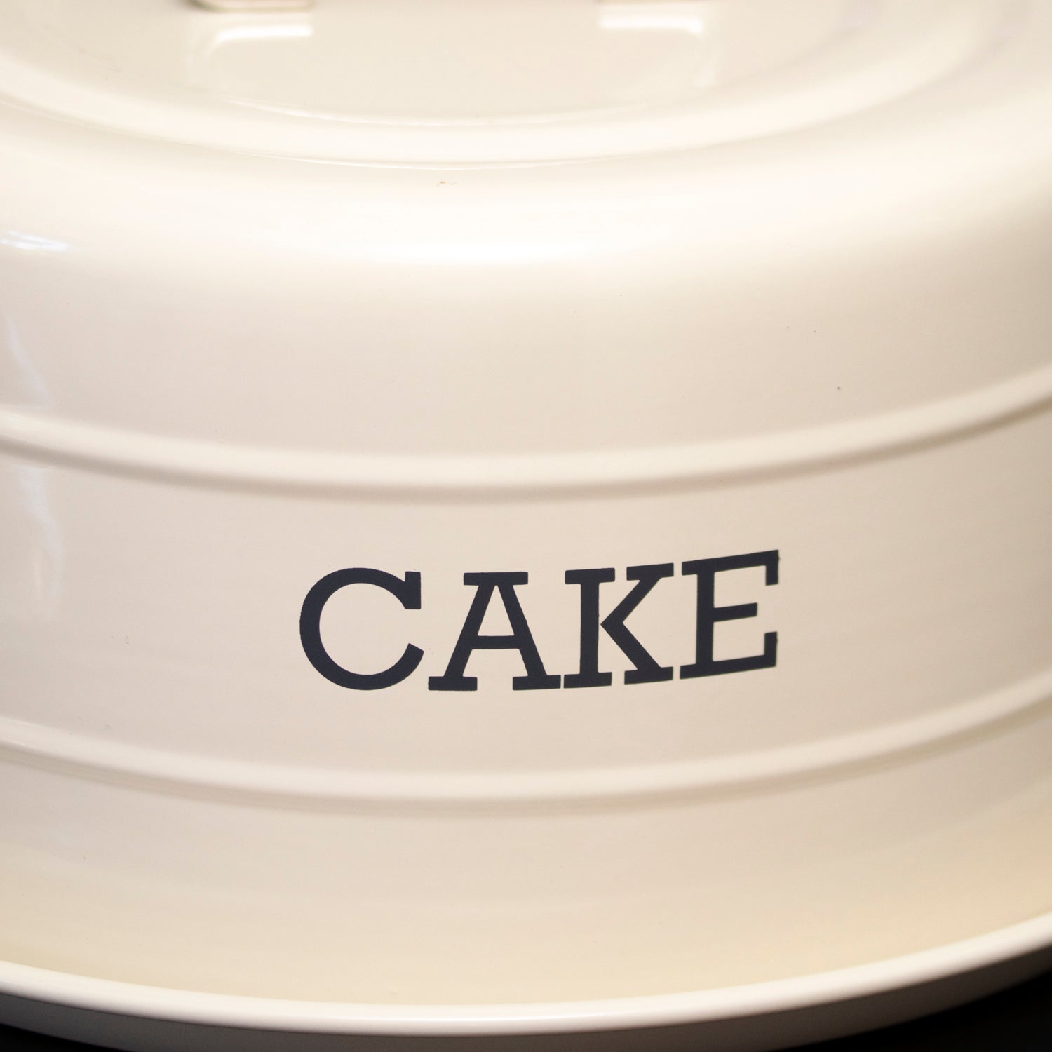Antique Cream Round Dome Cake Tin