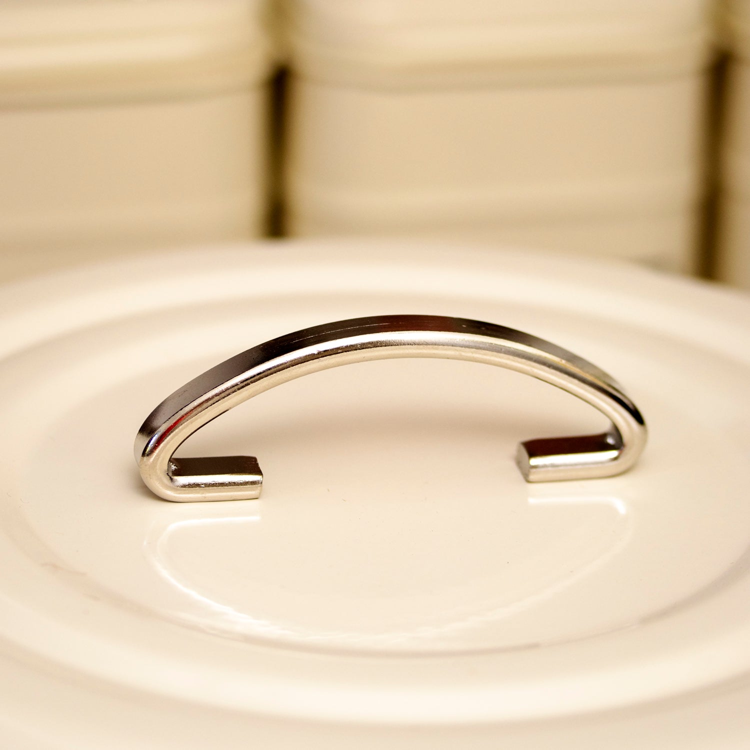 Antique Cream Round Dome Cake Tin