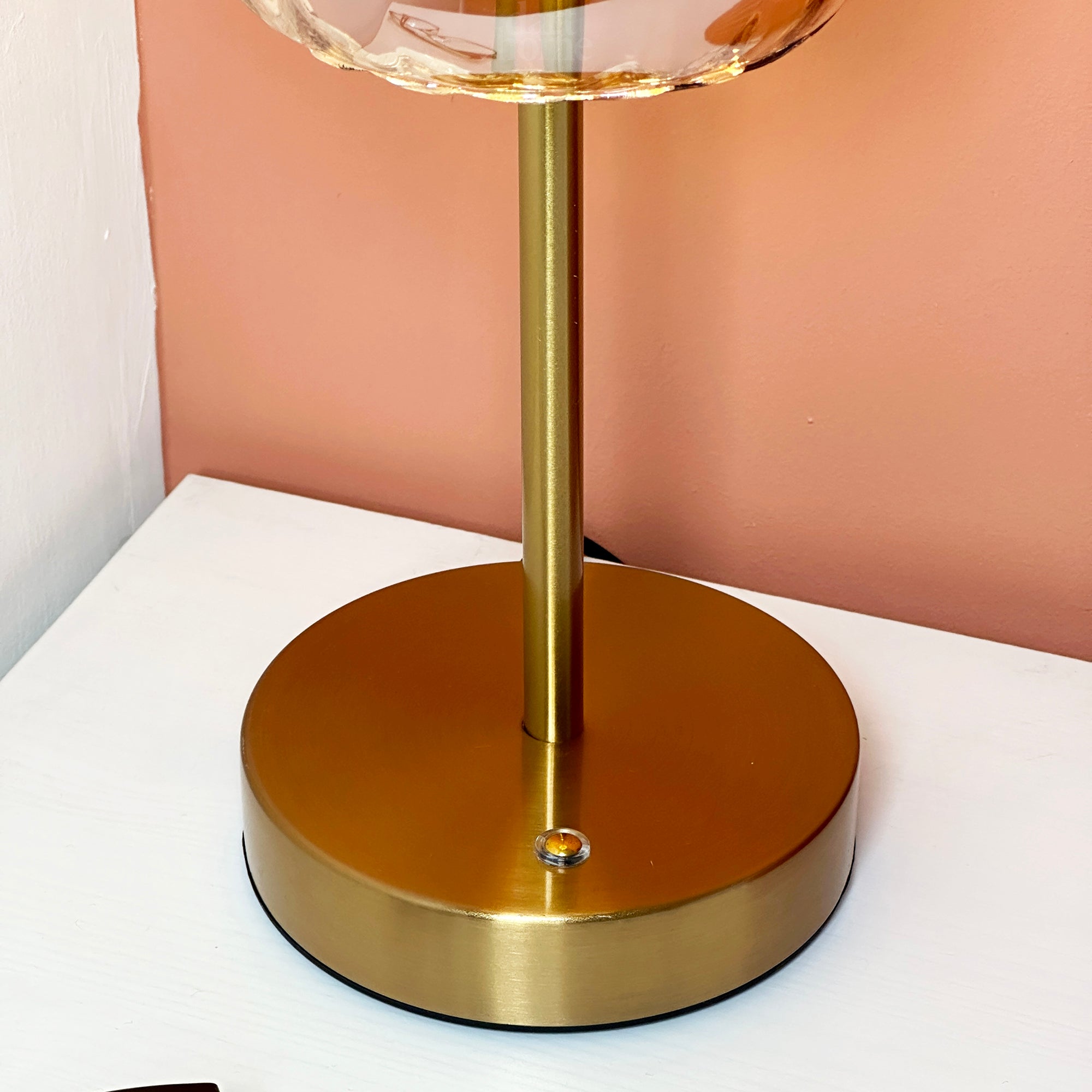 Wiederaufladbare Touch-Lampe mit goldenem Käfig