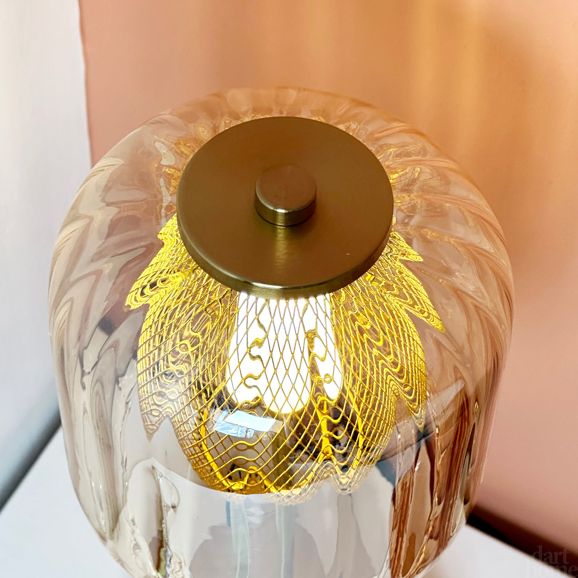 Wiederaufladbare Touch-Lampe mit goldenem Käfig