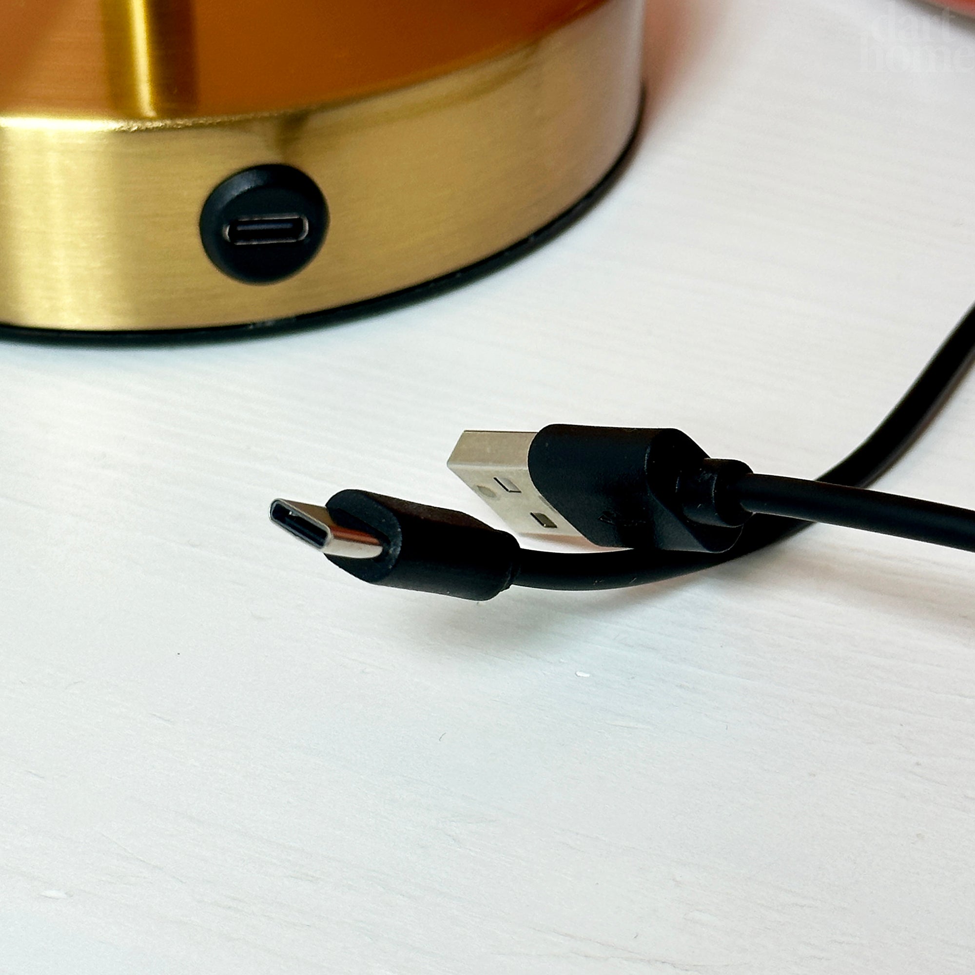 Wiederaufladbare Touch-Lampe mit goldenem Käfig