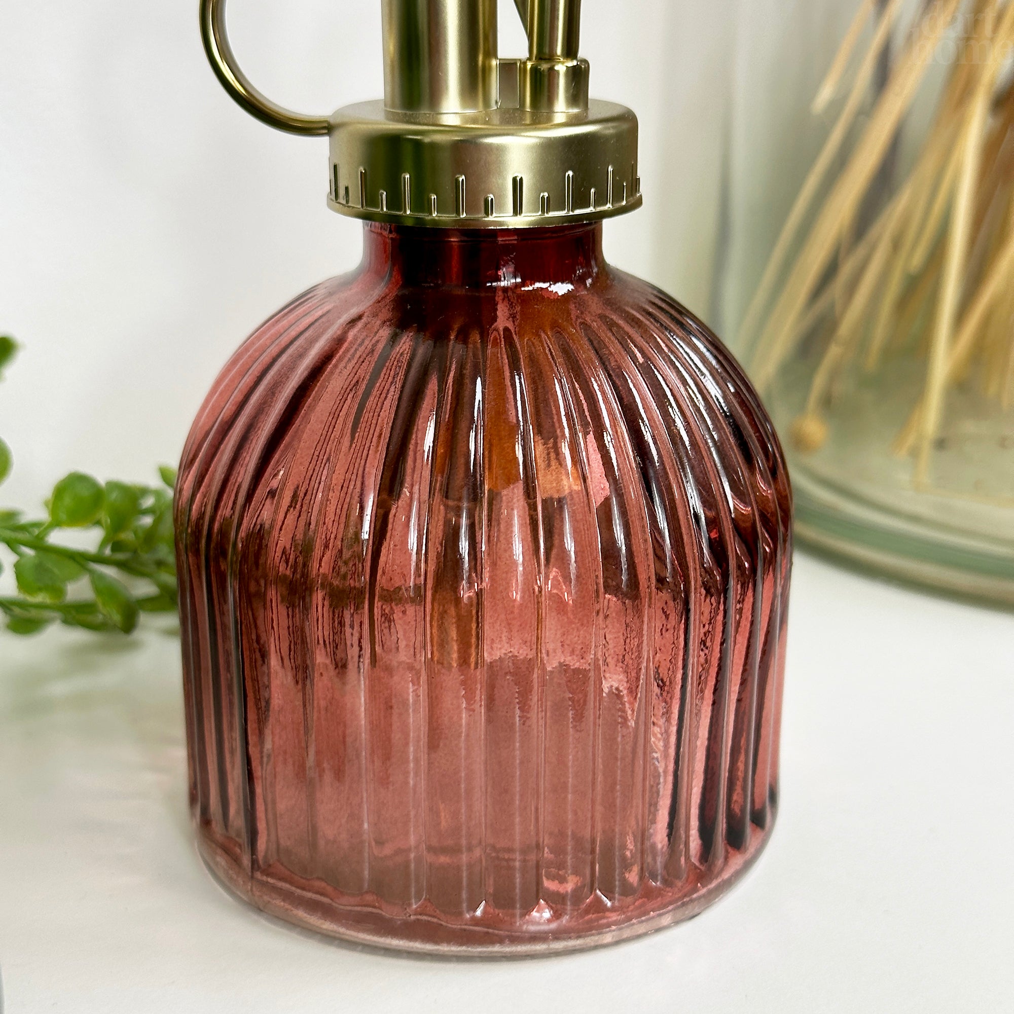Pflanzenvernebler aus dunkelrotem, geripptem Glas, 200 ml