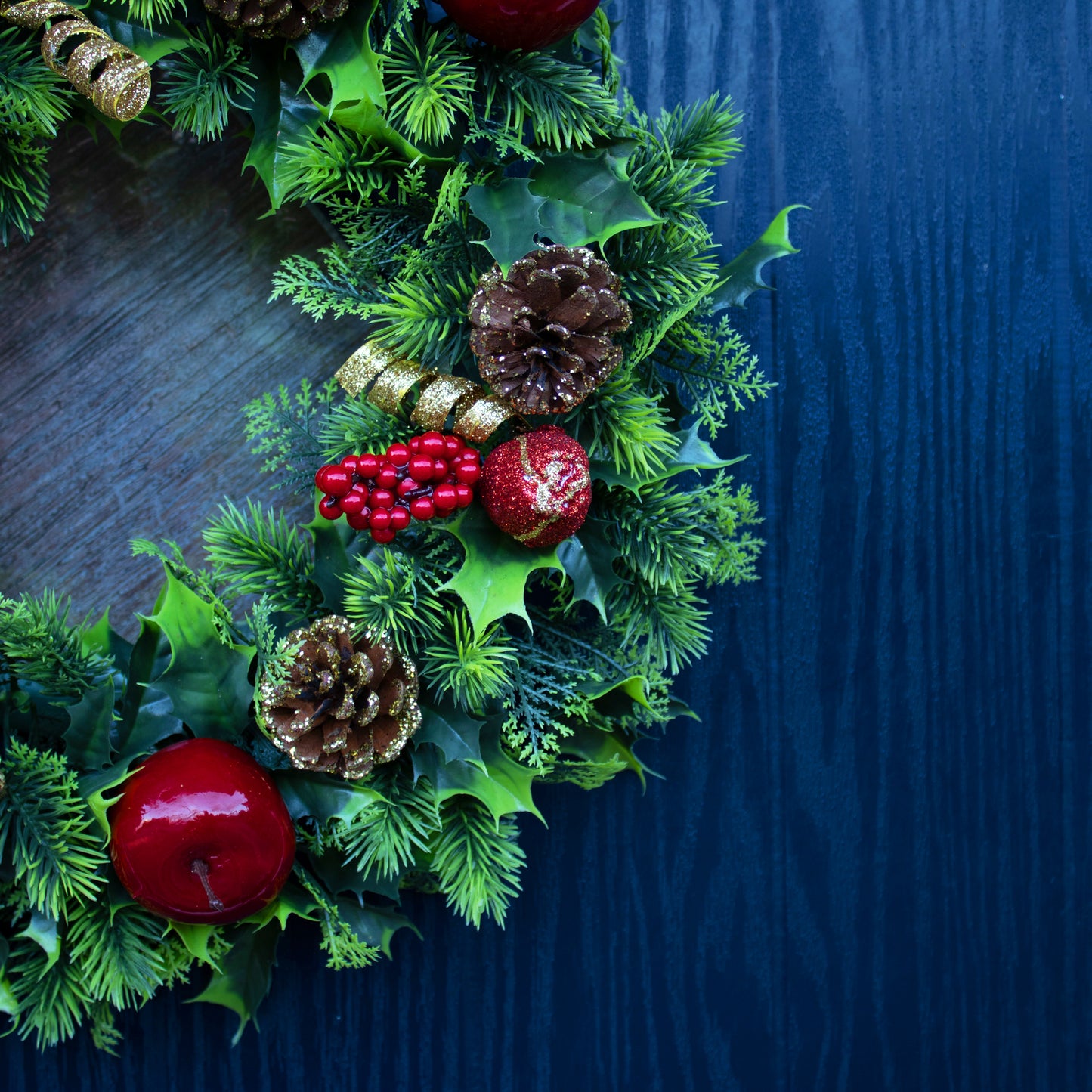 Red Apple & Pinecone Christmas Wreath