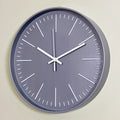 30 cm große graue Wanduhr