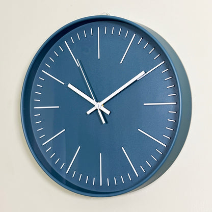 30 cm große blaue Wanduhr