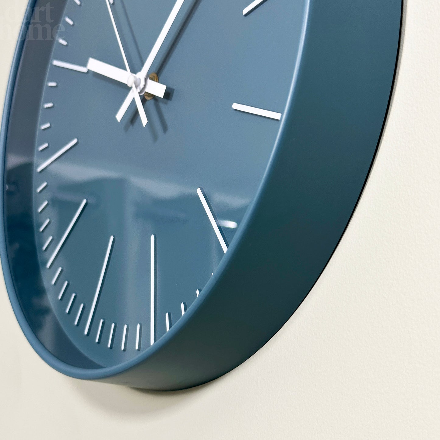 30 cm große blaue Wanduhr