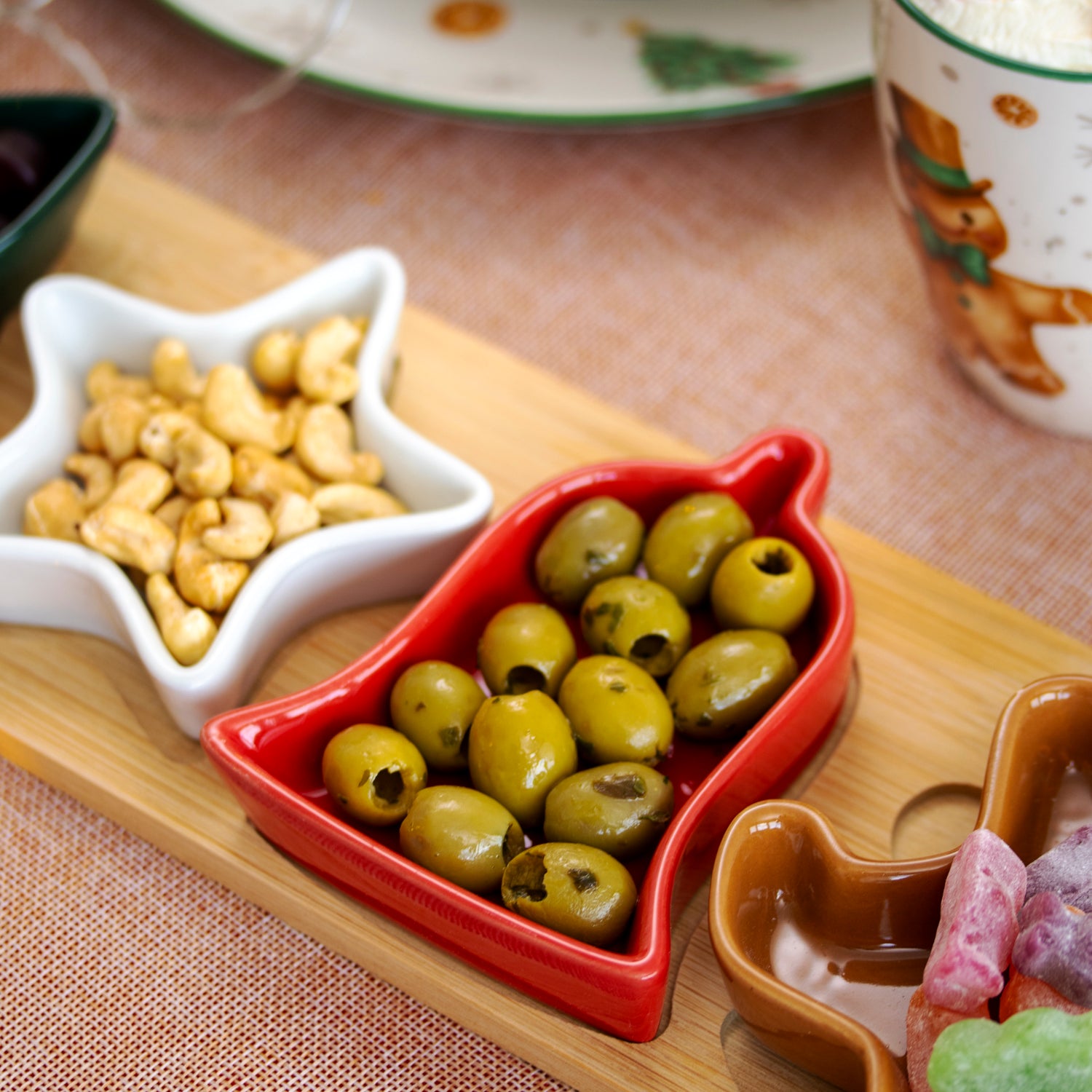 5 Piece Festive Christmas Bowl & Tray Set