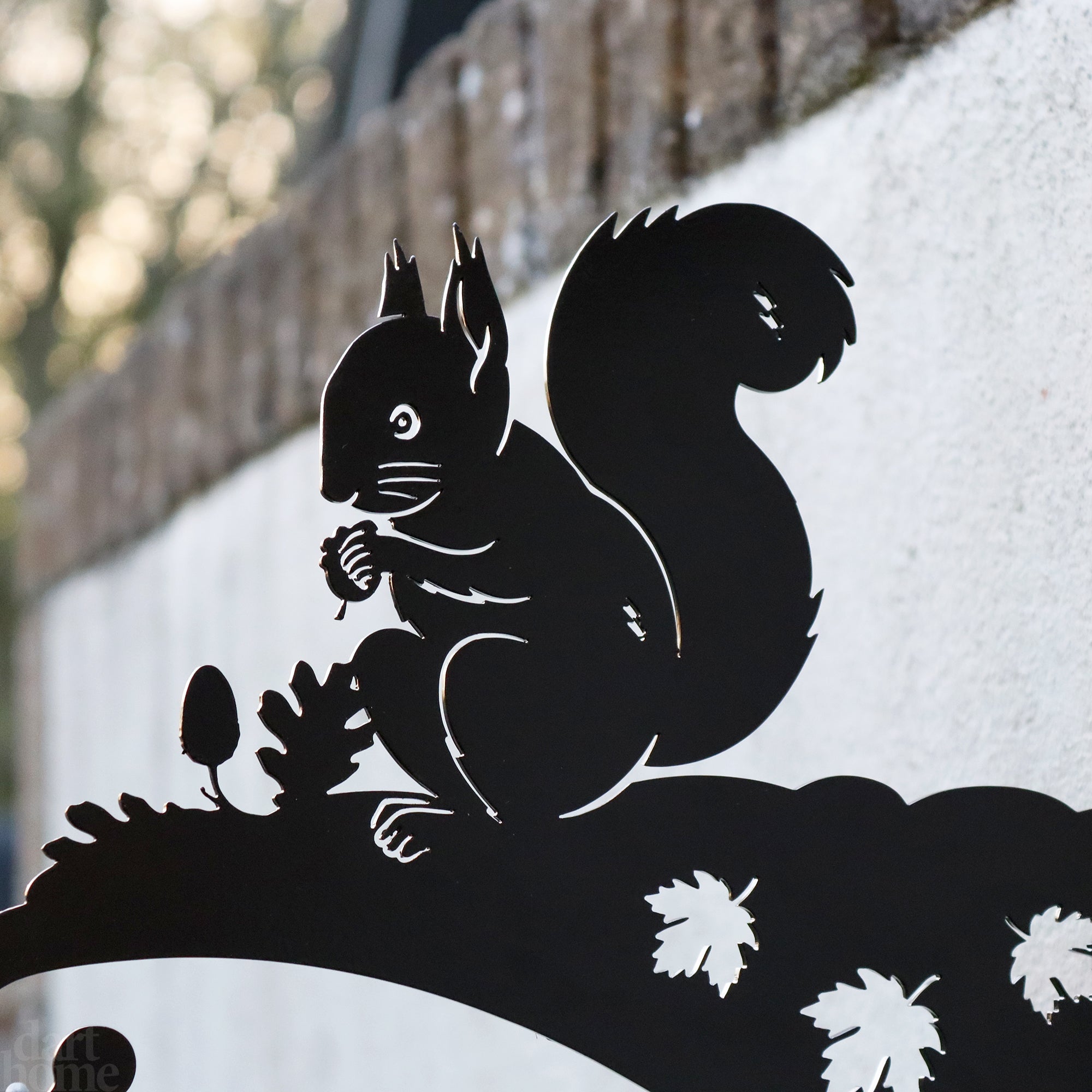 Steel Snacking Squirrel Hanging Basket Bracket